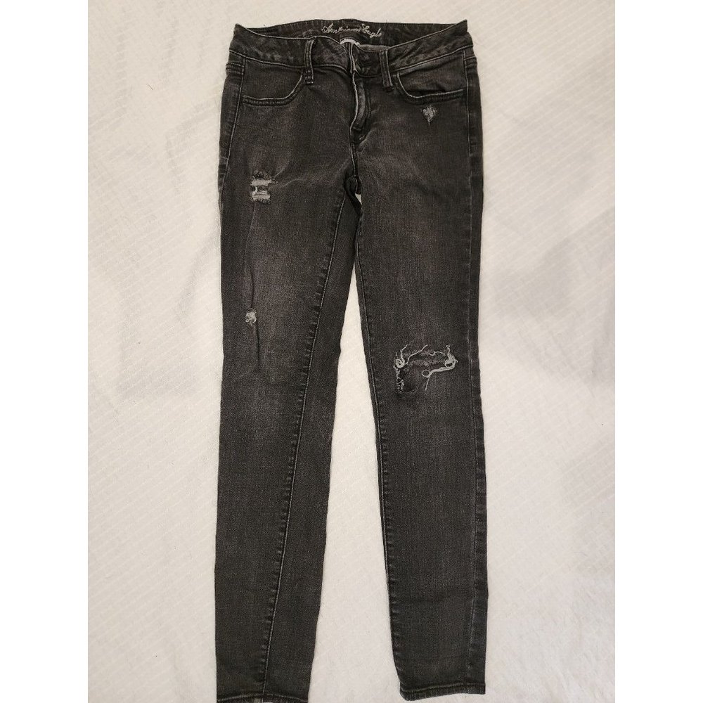 Women's 6 reg American Eagle super stretch jeans: jegging fit, Black, distressed